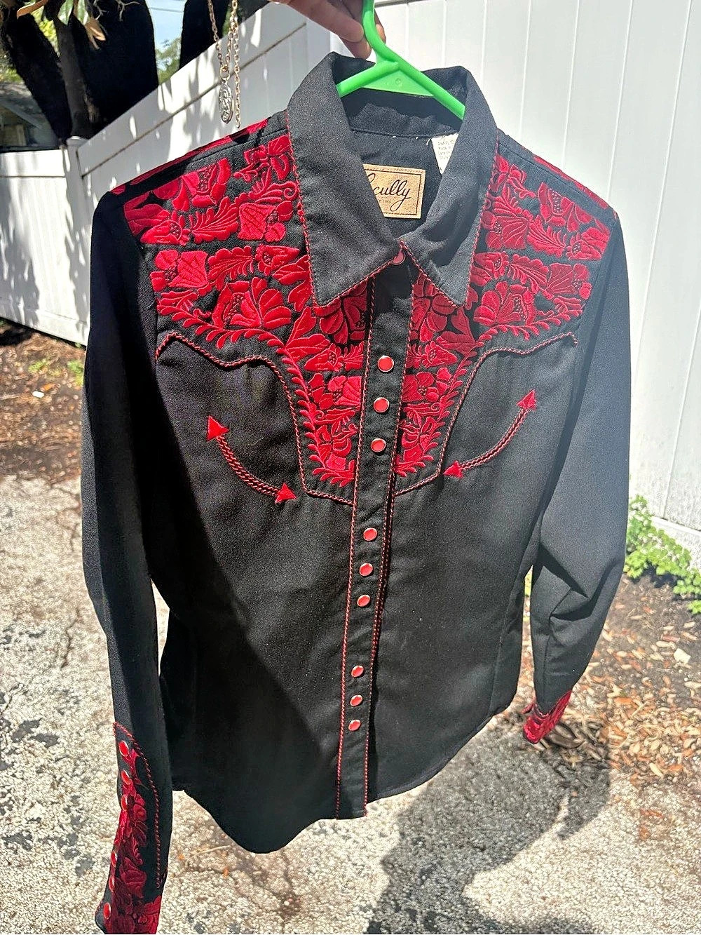 Scully Western Floral Embroidered Shirt in Black & Red Size Medium